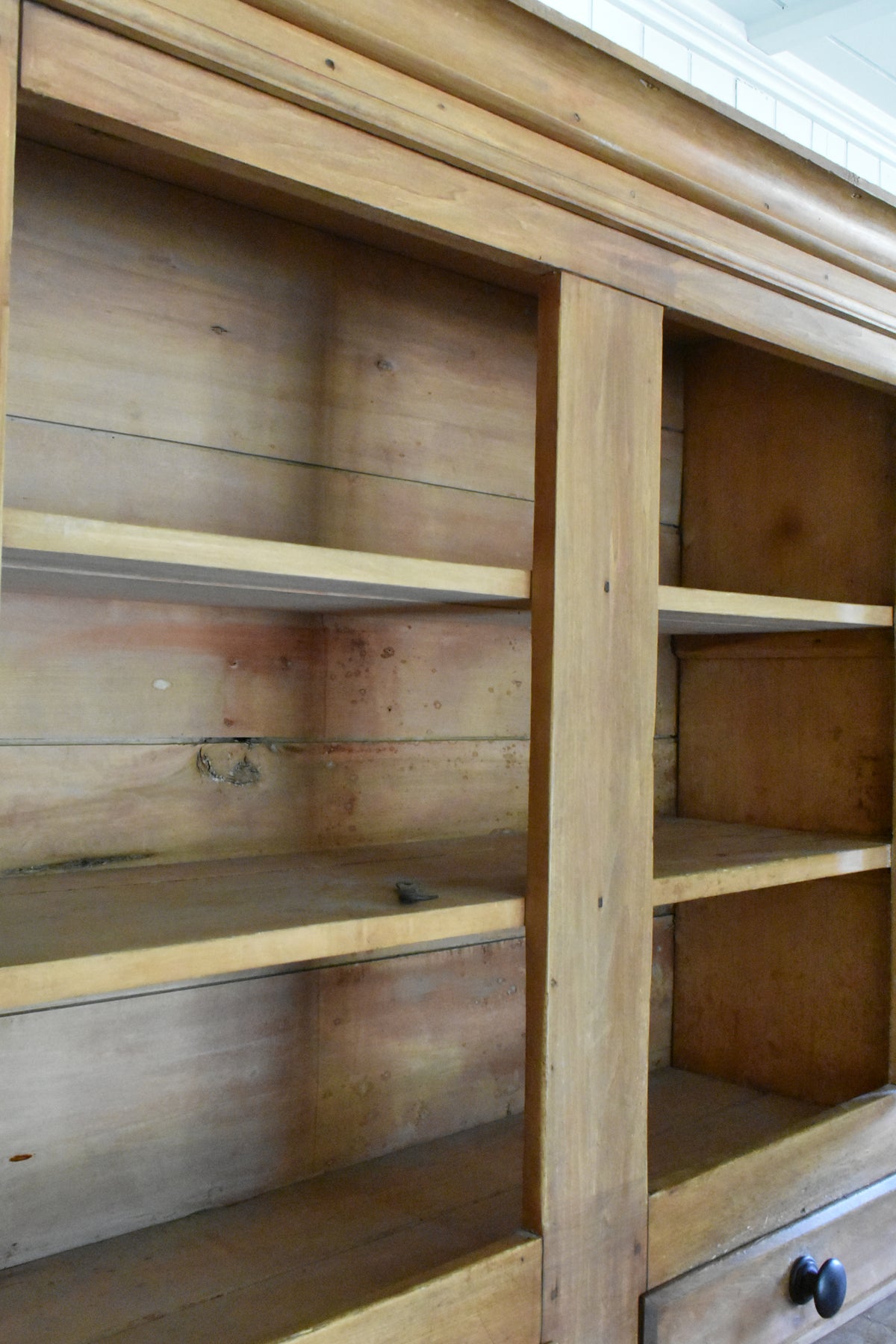 Early step back cabinet