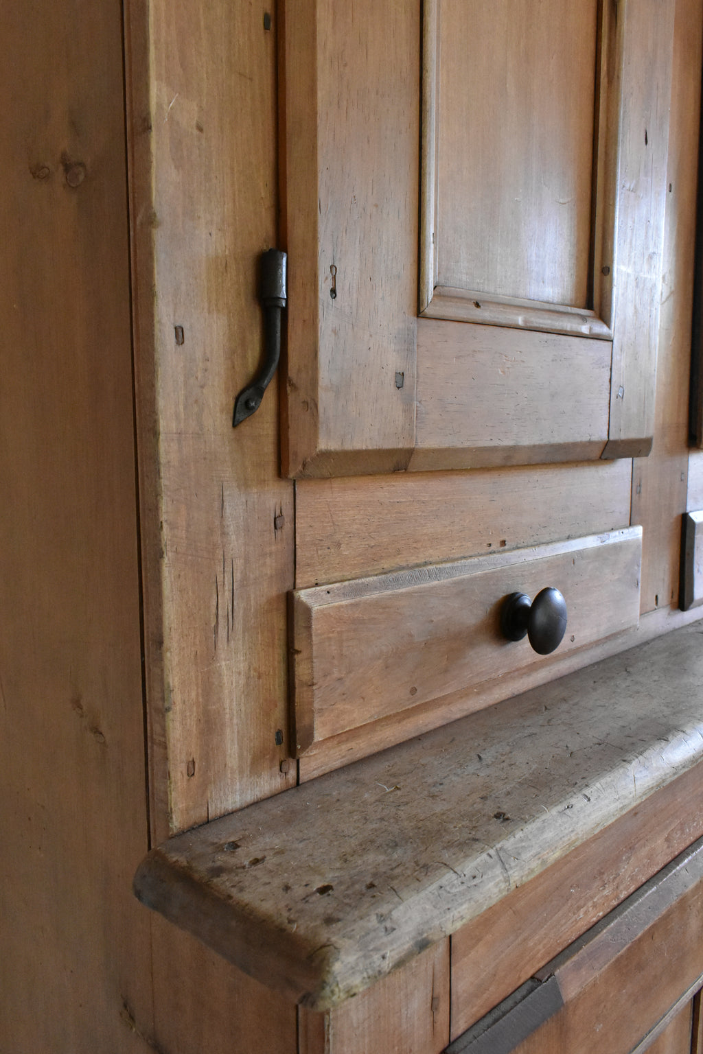 Early step back cabinet