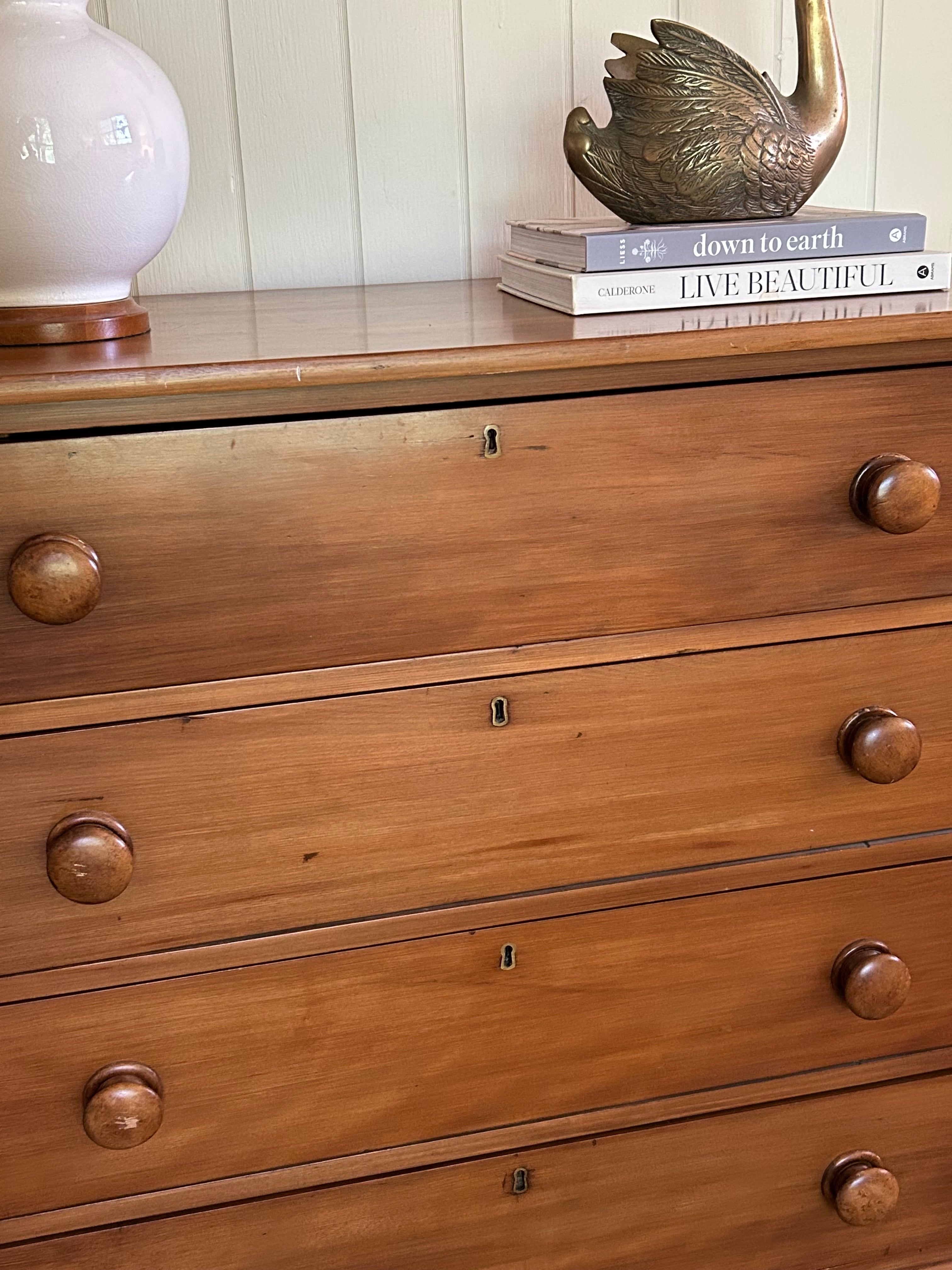 Chest of drawers